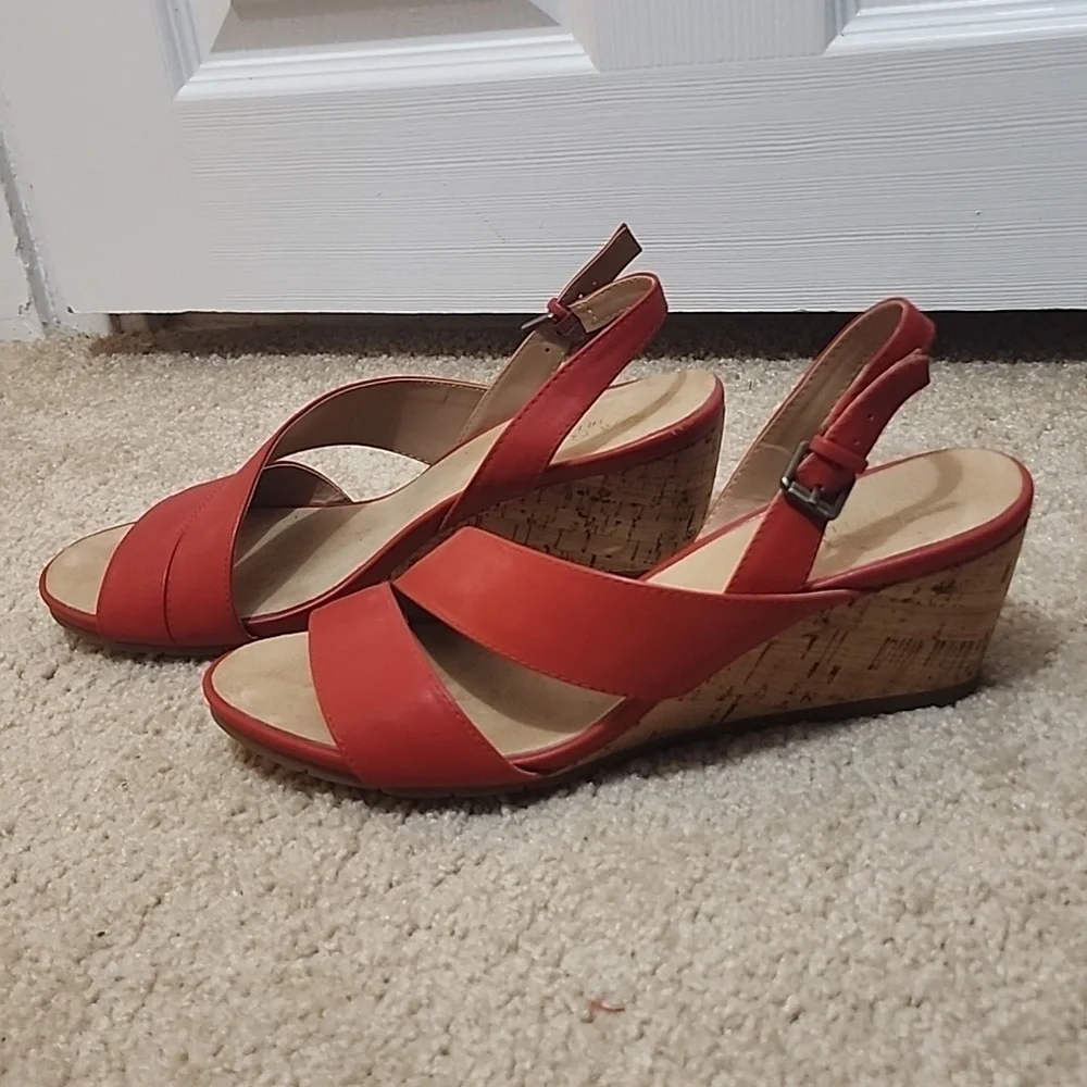 AEROSOLES heelrest red